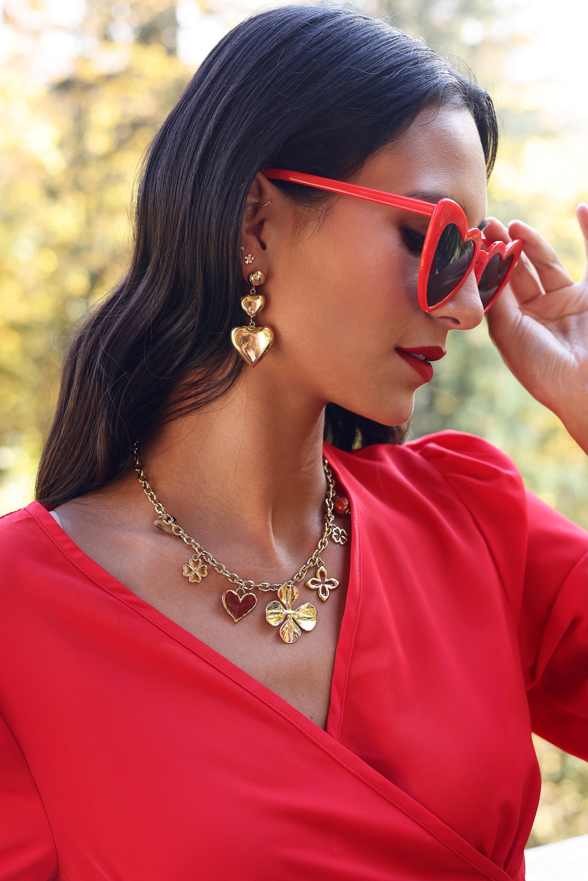 Collier doré Lounes maille avec pendentifs coeurs et trèfles - Bijou porté