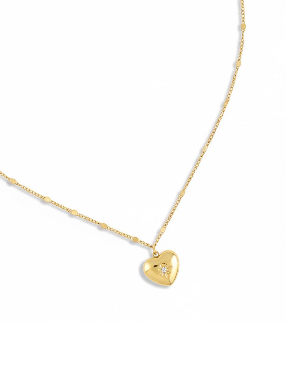 Collier doré Ludovica coeur chaîne fine avec pendentif cœur serti d'un zircon - Bijou photographié sur fond blanc