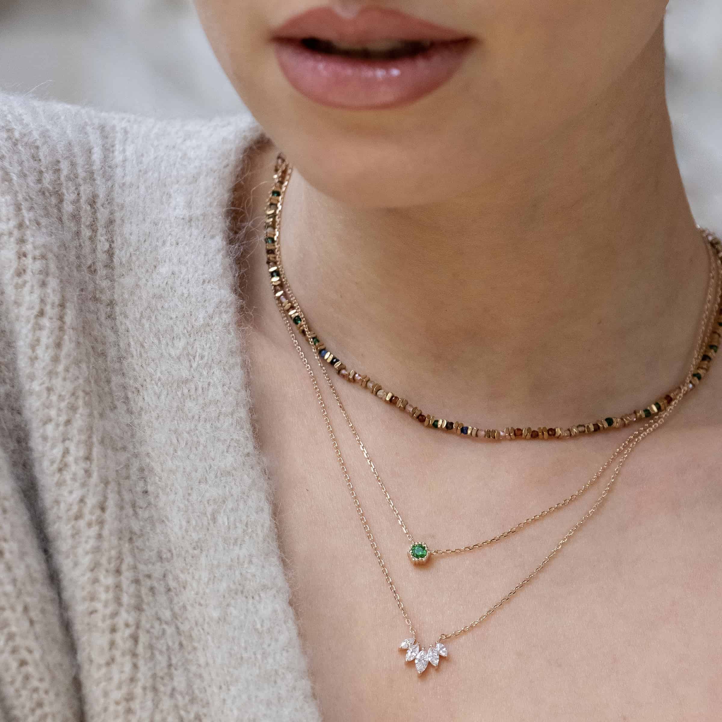 Collier doré Maissane avec zircons - Bijou porté