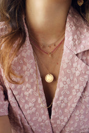 Collier doré Marilou orné de pendentifs en forme de cœur - Bijou porté