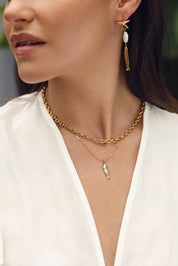 Collier doré Marlo chaîne à barrettes avec pendentif poisson - Bijou porté