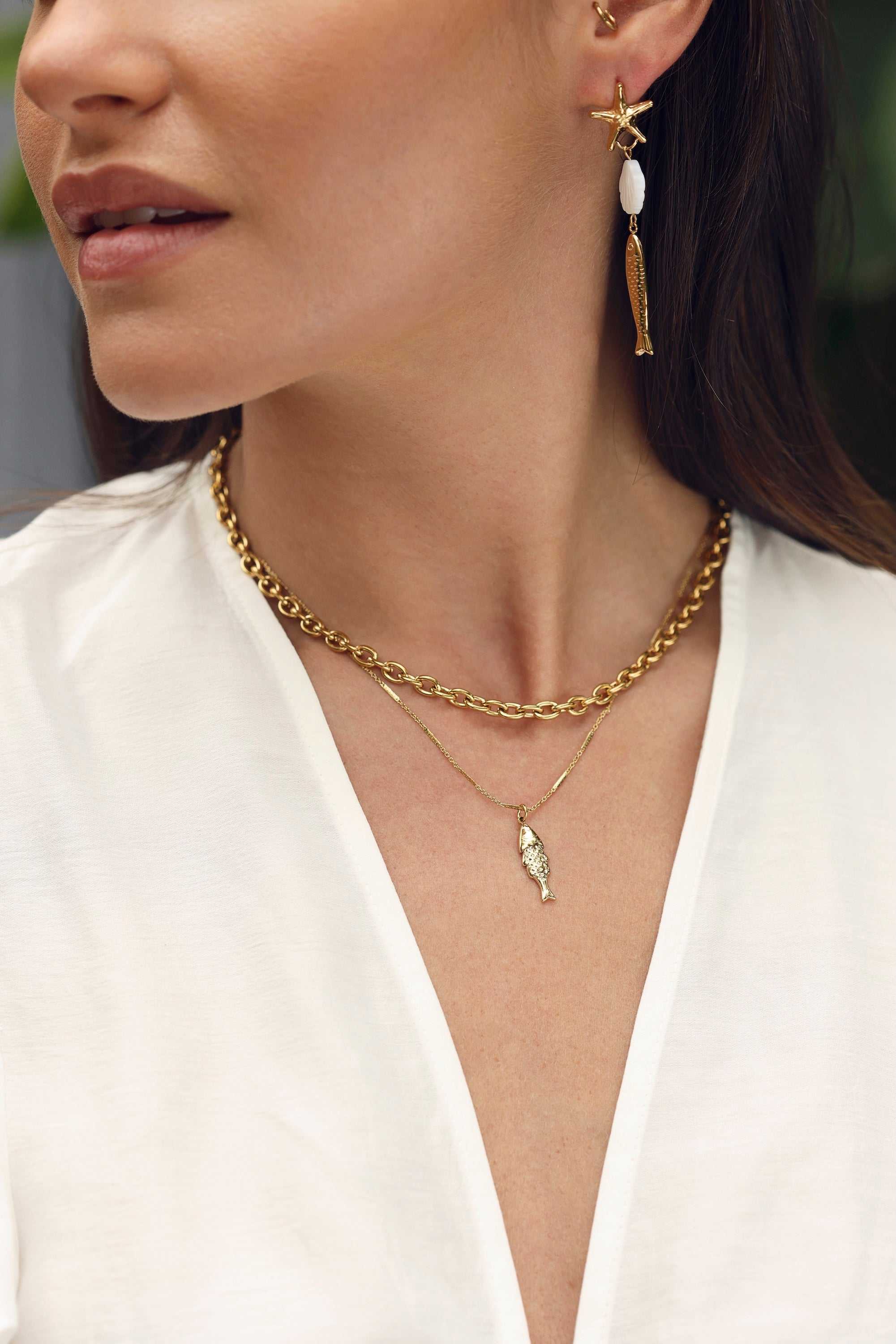 Collier doré Marlo chaîne à barrettes avec pendentif poisson - Bijou porté