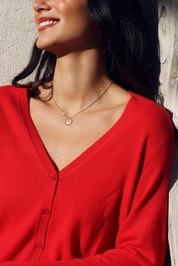 Collier personnalisable doré Nala S pendentif rond en nacre et anneau torsadé pour initiale - Bijou porté