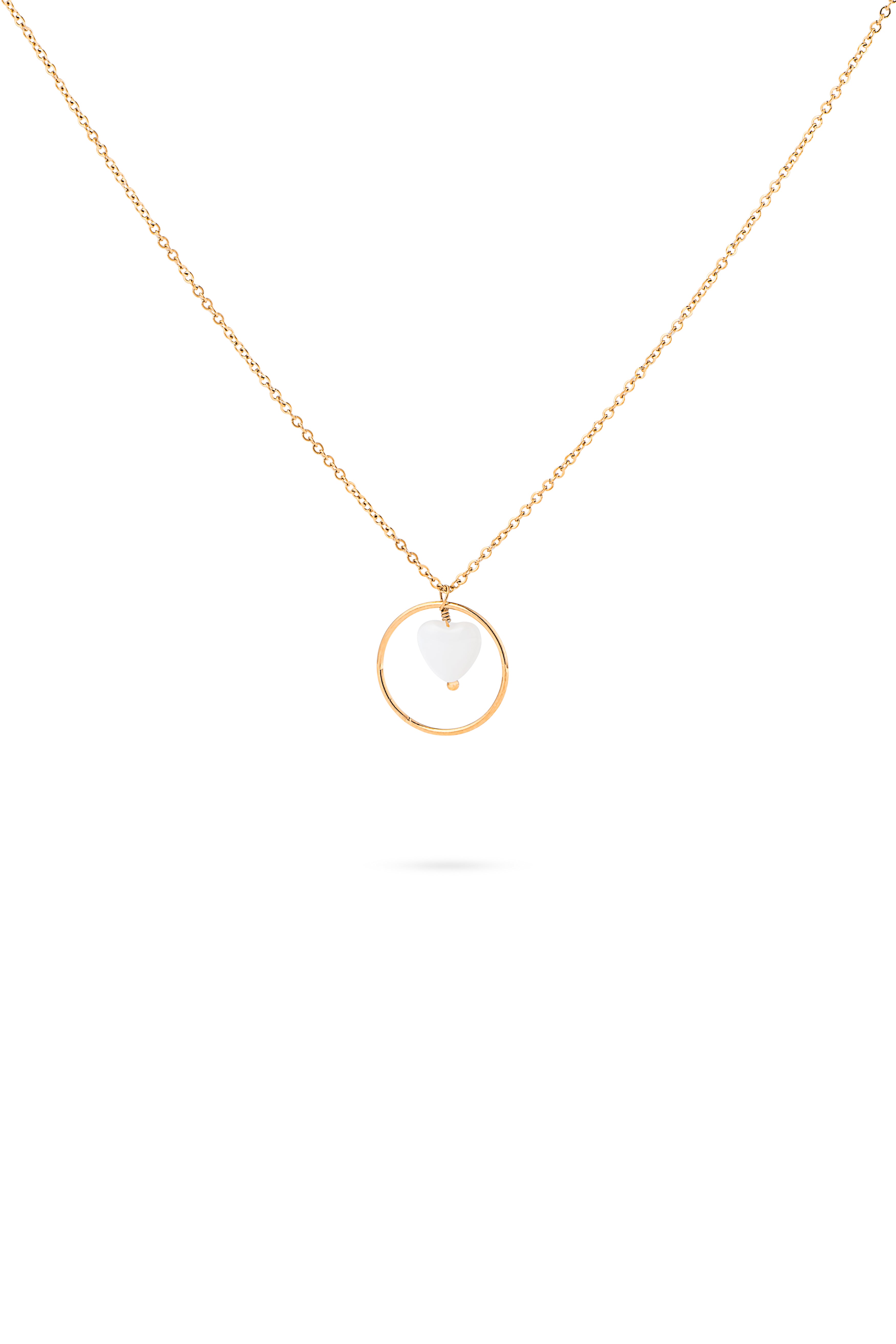 Collier doré Rama avec pendentif cœur en nacre et anneau - Bijou photographié sur fond blanc