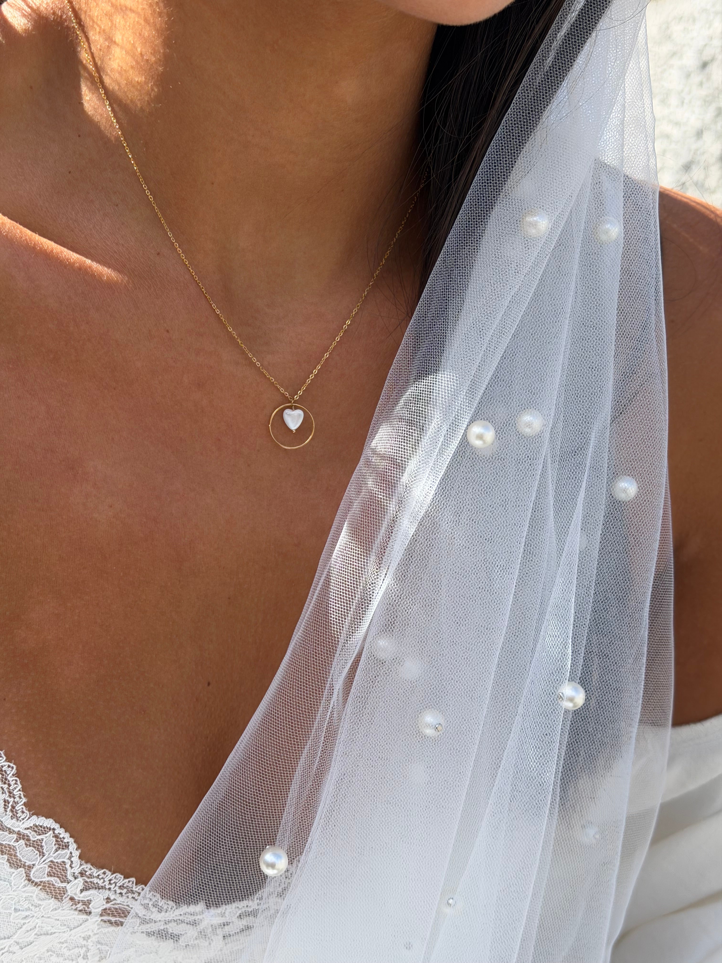 Collier doré Rama avec pendentif cœur en nacre et anneau - Bijou porté