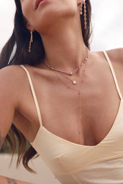 Collier doré Saona chaîne fine avec pendentif coquillage - Bijou porté