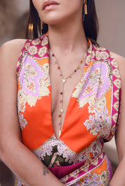 Collier doré sautoir Solal cravate orné de pendentifs cœur, lune, trèfle, soleil, amulette "amour" et pierres naturelles - Bijou porté