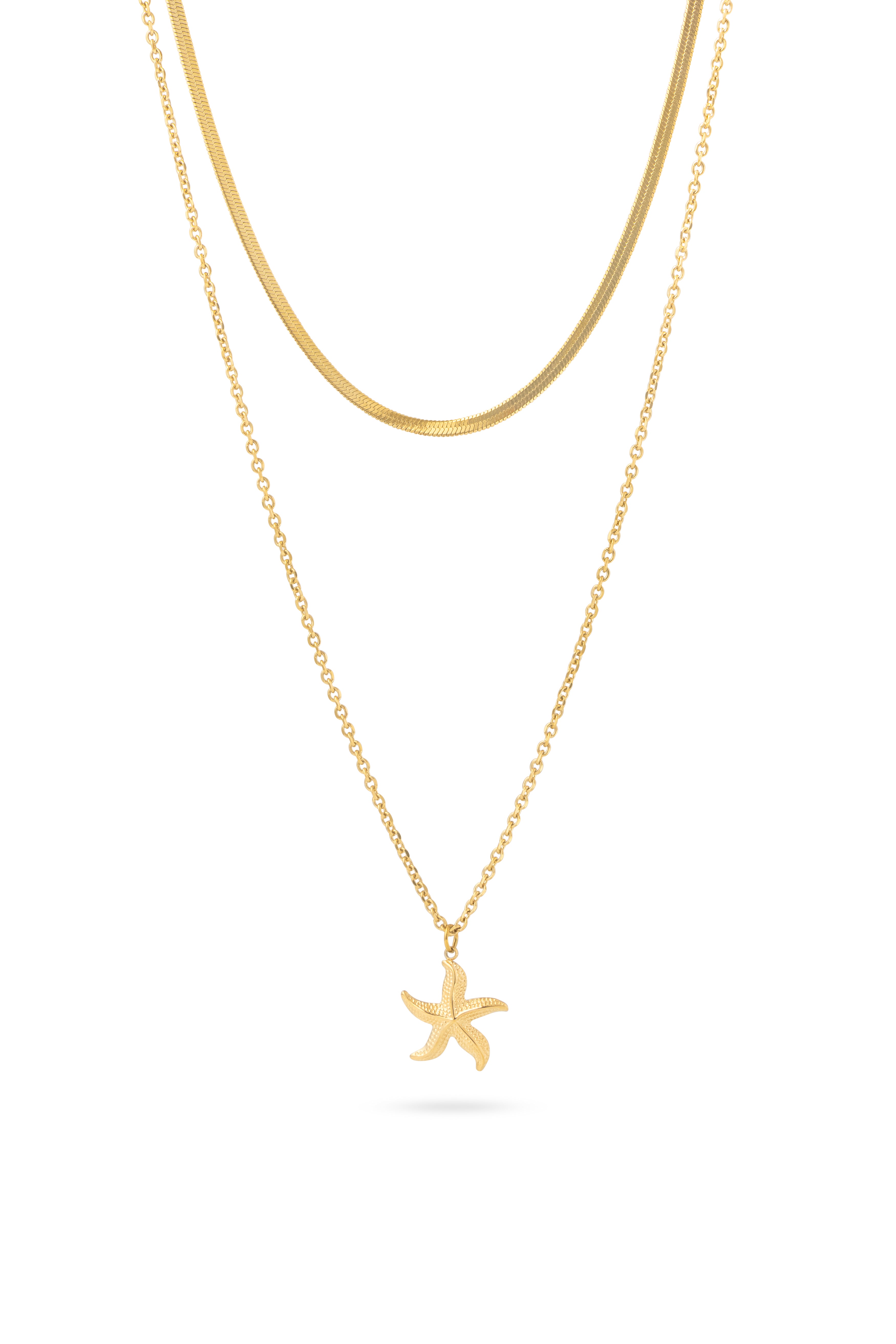 Collier Yvanne à double chaîne doré composé d'une chaîne miroir et d'une chaîne fine avec un pendentif étoile de mer - Bijou sur fond blanc
