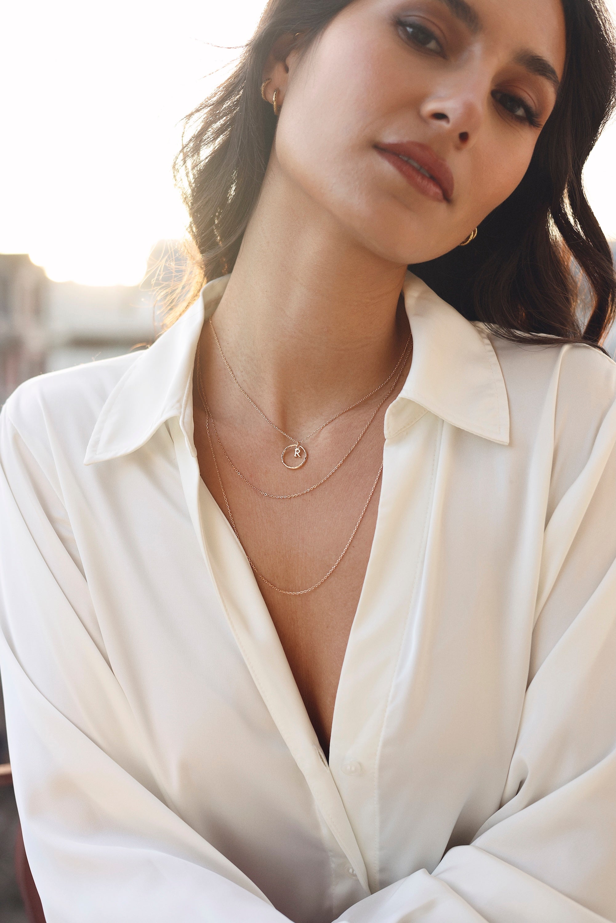 Collier personnalisable doré Adele anneau martelé pour pendentif lettre ou charm - Bijou porté