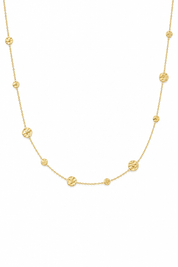 Collier doré Amalfi orné de pastilles martelées - Bijou sur fond blanc