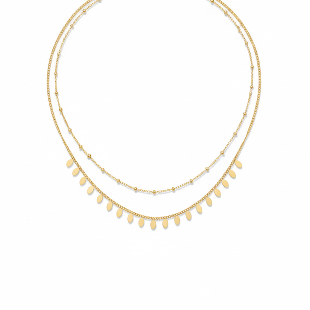  Collier double doré Amber composé d'une chaîne perlée et d'une chaîne ornée de pampilles ovales - Bijou photographié sur fond blanc