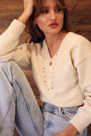 Collier doré Aquila orange avec pendentif lune et étoiles coloré orné de zircons - Bijou porté