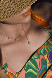 Collier doré Arya orné de pampilles à motifs orientaux - Bijou porté