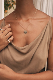  Collier doré signe du zodiaque Sagittaire - Bijou porté