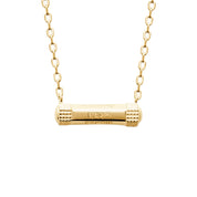 Collier doré talisman Basma - Bijou photographié sur fond blanc