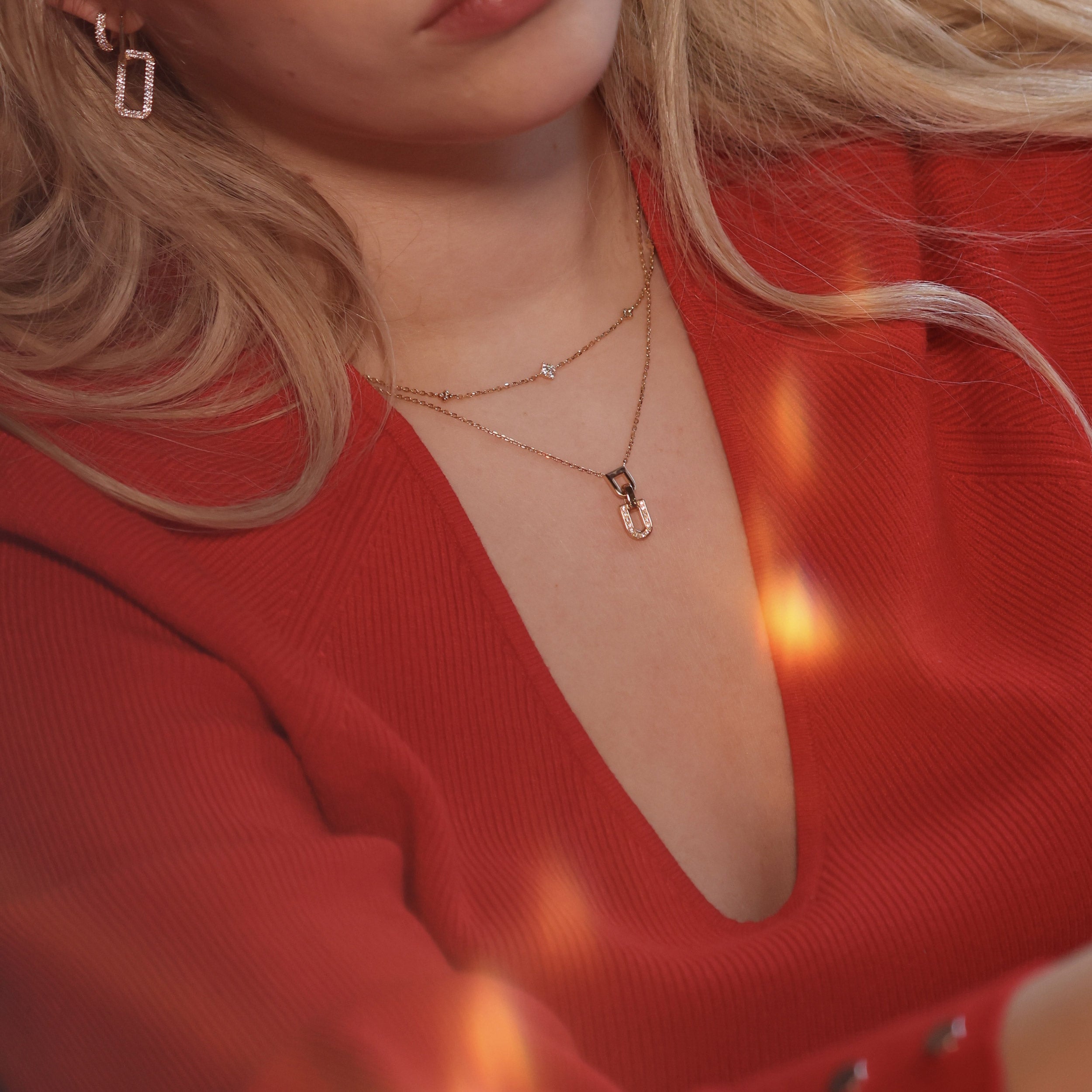 Collier doré Berny pendentif en forme de maille avec zircons - Bijou porté