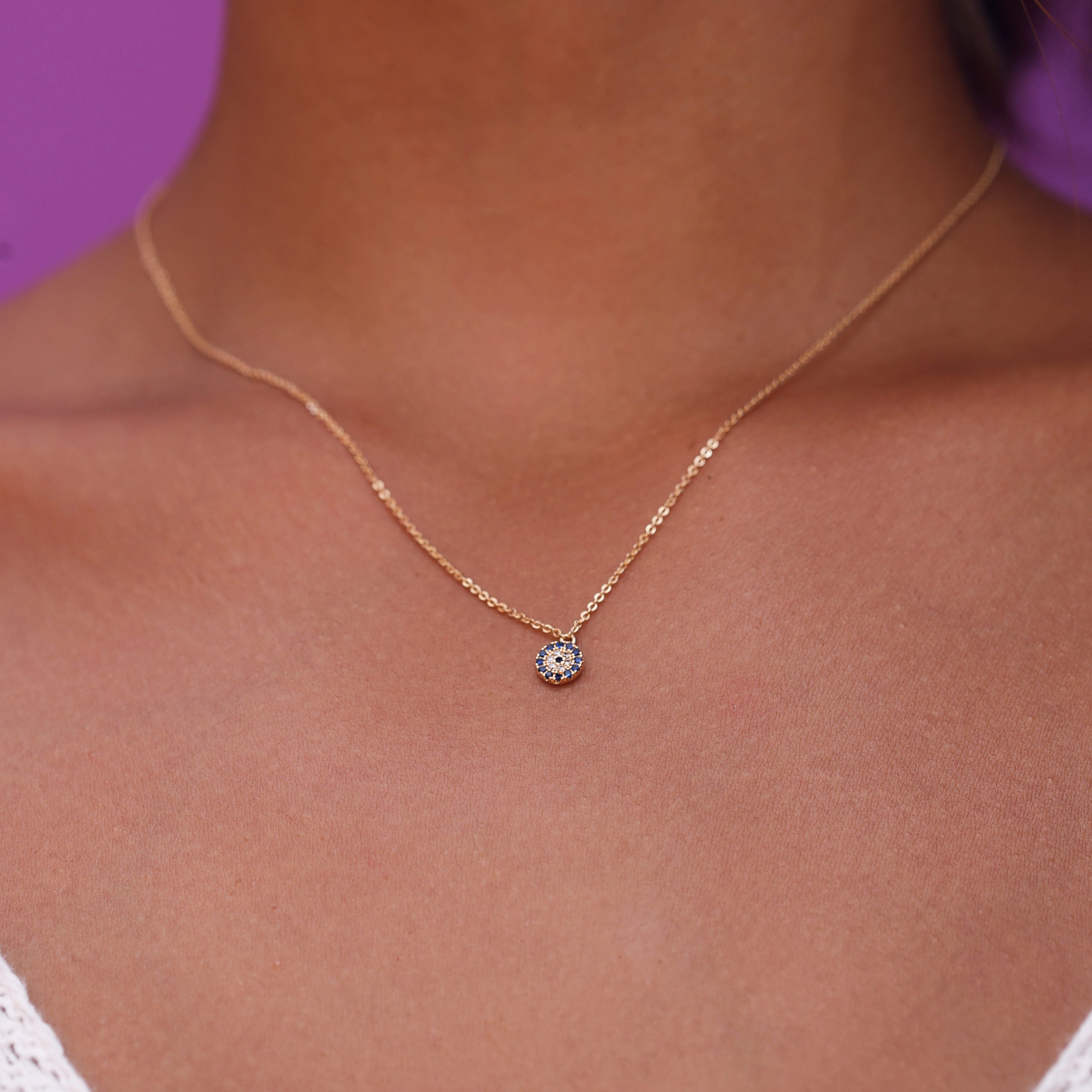 Collier doré œil zircons Briony - Bijou porté