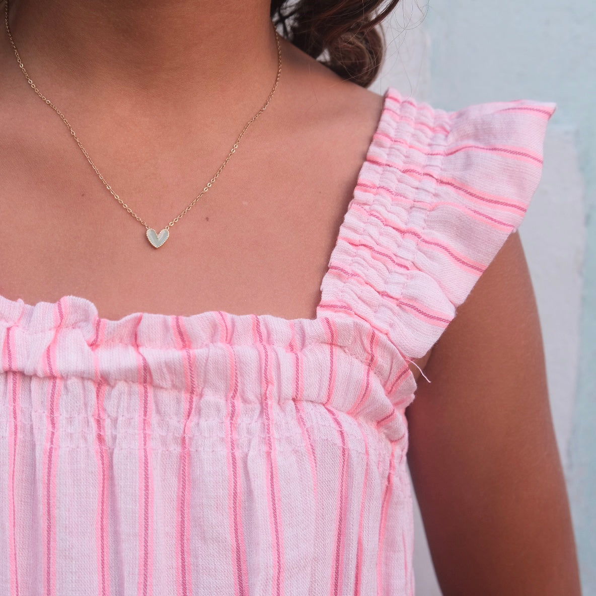 Collier Petit Coeur pour enfant doré pendentif coeur vert - Bijou porté