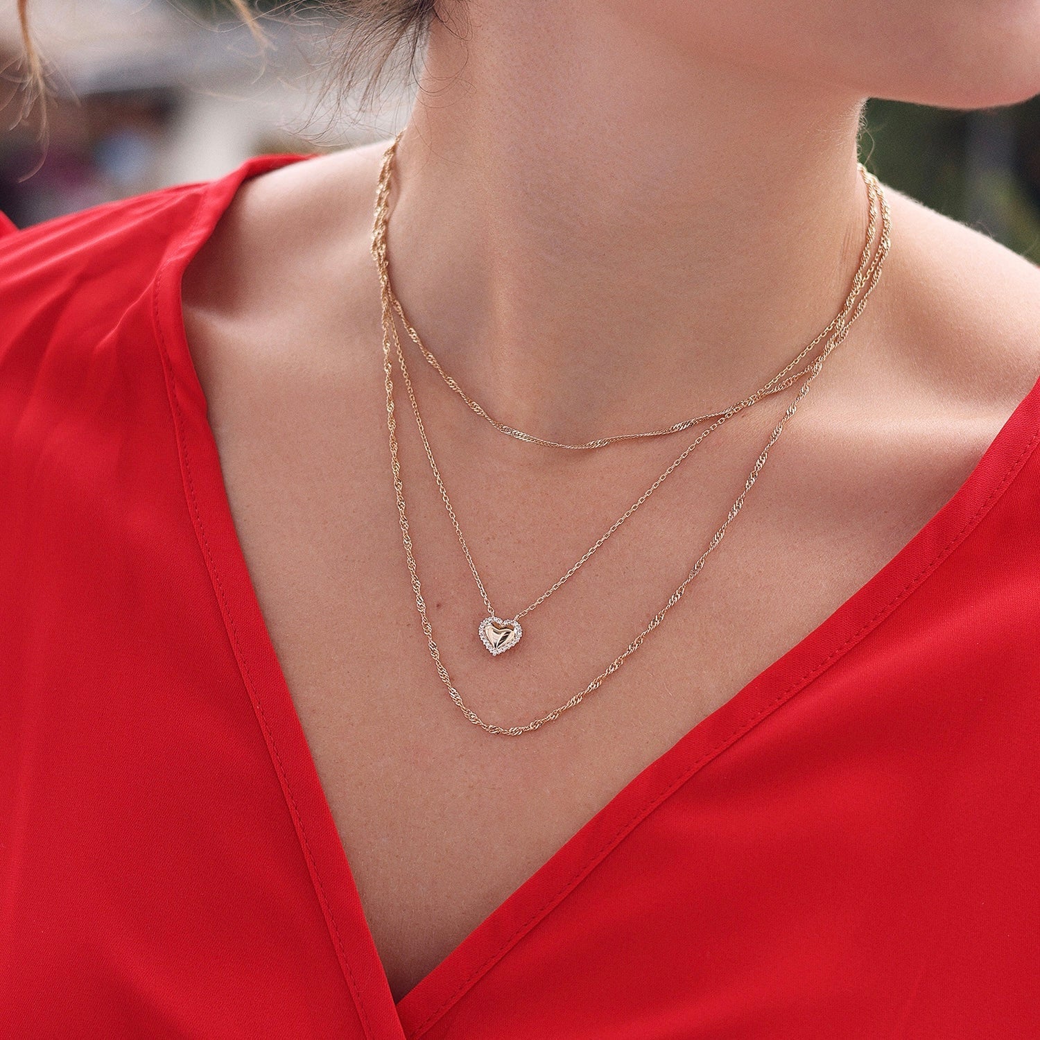 Collier doré Grace cœur lisse avec contour zircons - Bijou porté