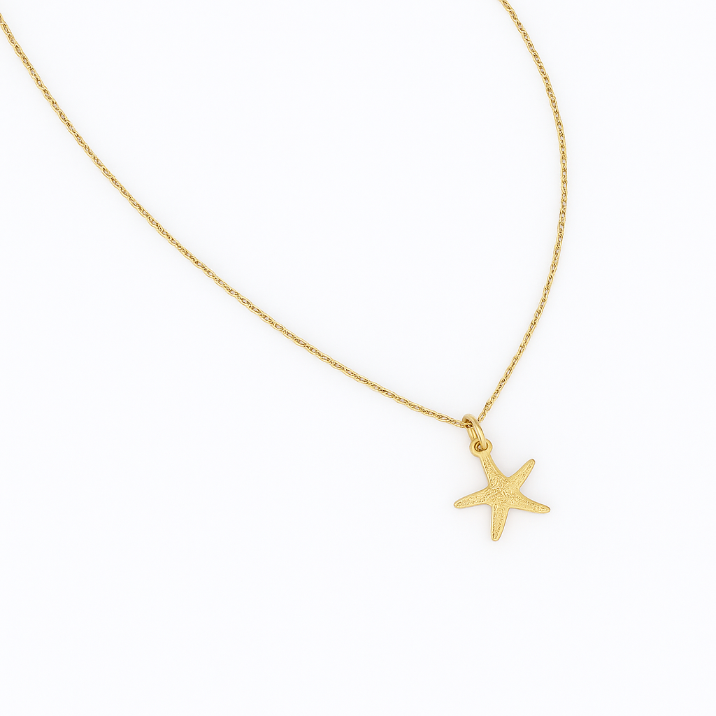 Collier doré Hilona acier inoxydable étoile de mer - Bijou photographié sur fond blanc
