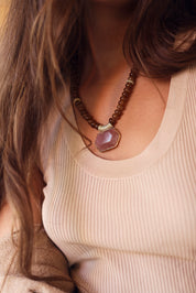 Collier statement doré Isis quartz fumé en pierres naturelles et zircons - Bijou porté