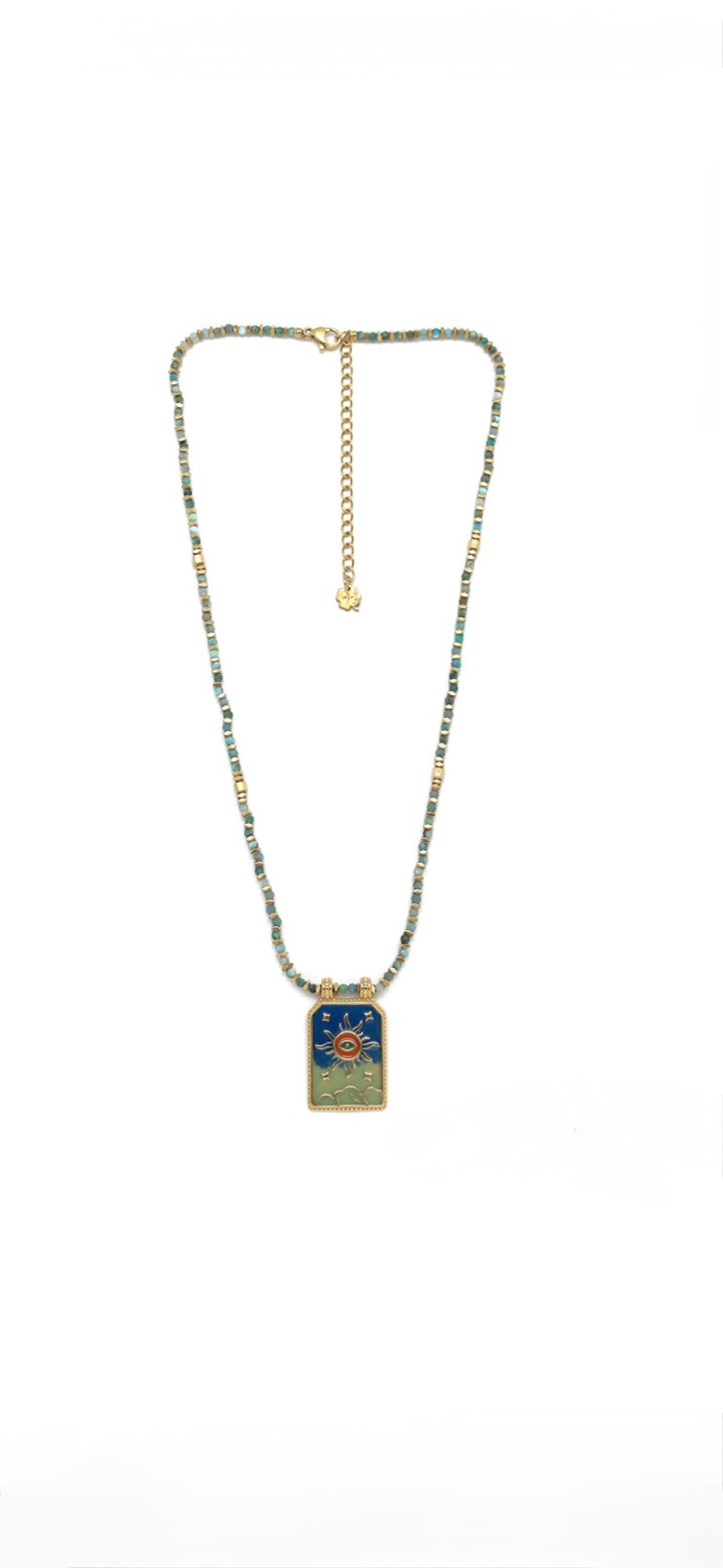 Collier cordon doré Kira talisman émaillé soleil œil - Bijou photographié sur fond blanc