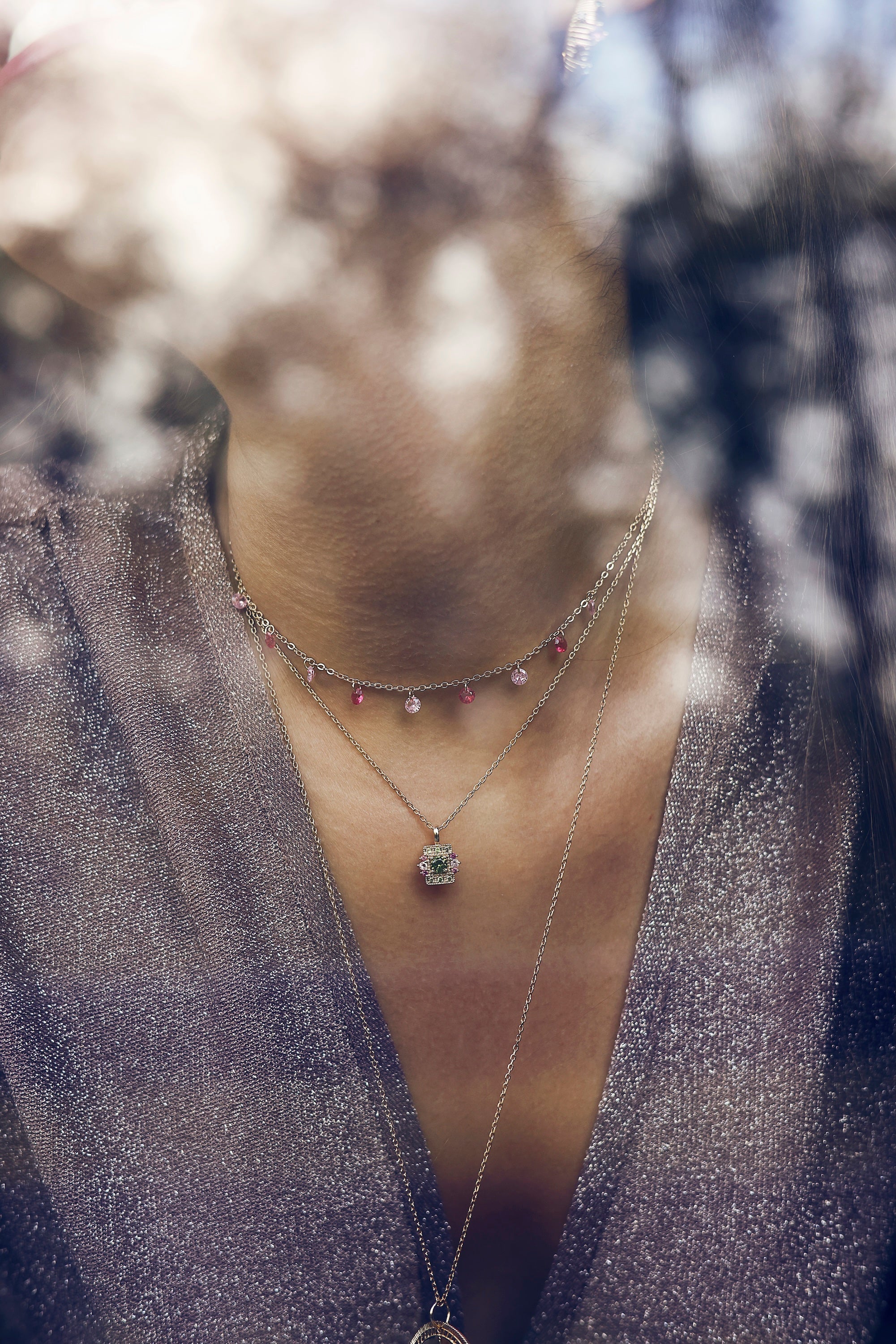 Collier doré Lise pampilles zircons rose - Bijou porté