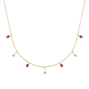 Collier doré Lupa pampilles au motif oriental et zircons roses - Bijou sur fond blanc