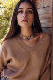 Collier en maille doré Alyssa avec pendentifs lunes, soleil, planètes et étoiles - Bijou porté