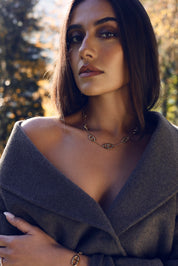  Collier doré Zaira en maille marine - Bijou porté