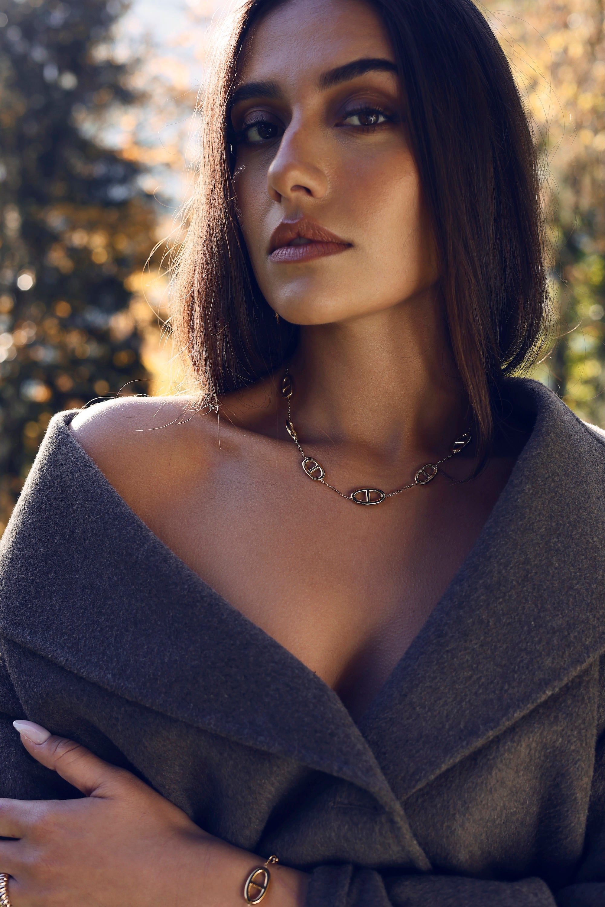  Collier doré Zaira en maille marine - Bijou porté