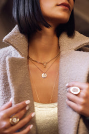 Collier personnalisable doré charms Selena - Bijou porté