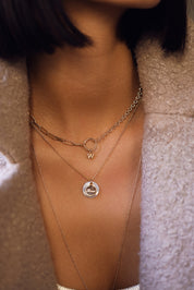 Collier personnalisable doré charms Selena - Bijou porté