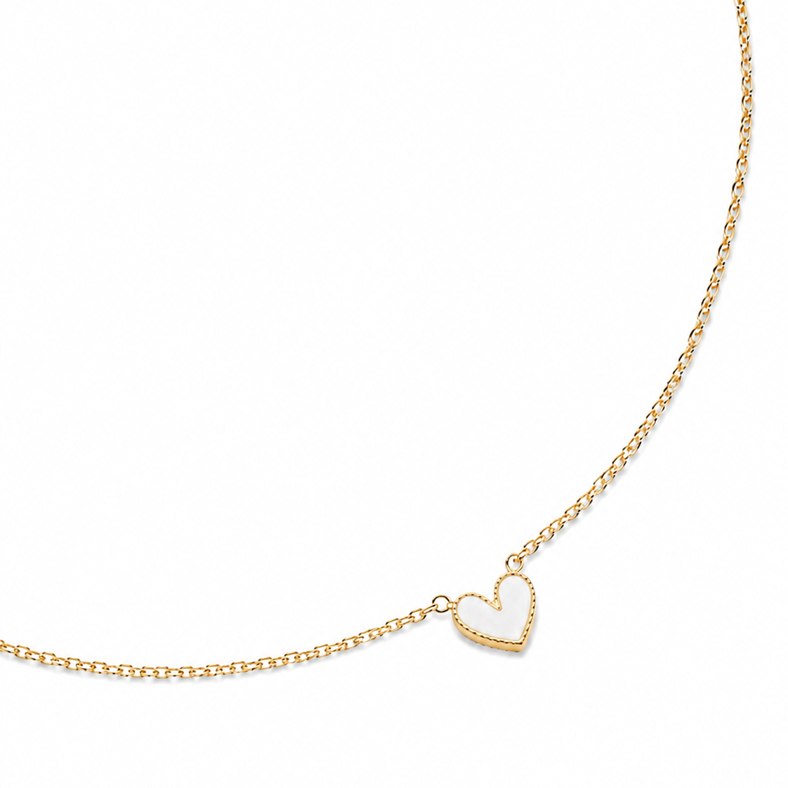 Collier doré Petit Coeur blanc pendentif coeur blanc - Bijou sur fond blanc