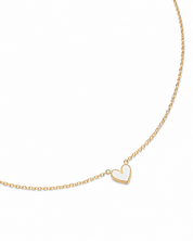 Collier doré Petit Coeur blanc pendentif coeur blanc - Bijou sur fond blanc