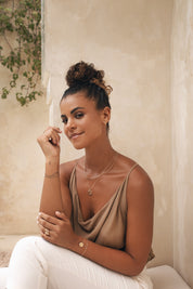  Collier doré signe du zodiaque Gémeaux - Bijou porté