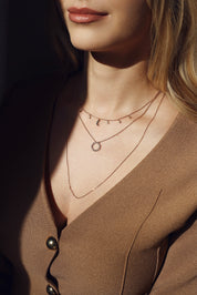  Collier doré Stella pampilles lune et étoiles - Bijou porté