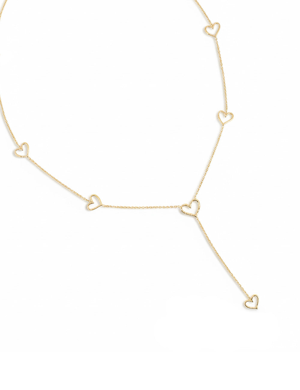 Collier cravate doré Teddi cœurs martelés - Bijou photographié sur fond blanc
