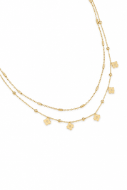 Collier double doré Martine orné de fleurs - Bijou sur fond blanc
