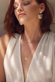 LAORA – Collier personnalisable doré initiales et charms - Bijou porté