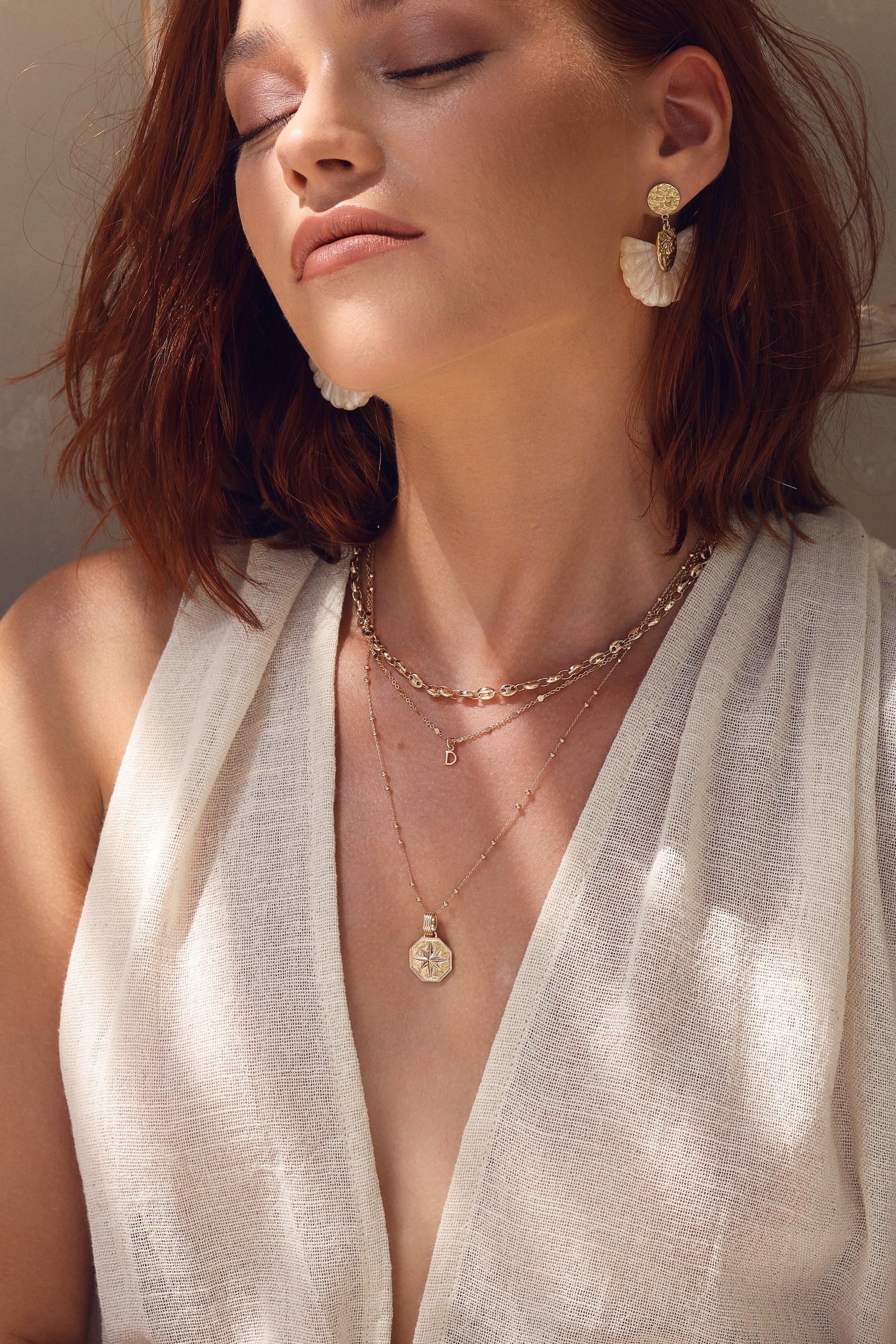 LAORA – Collier personnalisable doré initiales et charms - Bijou porté