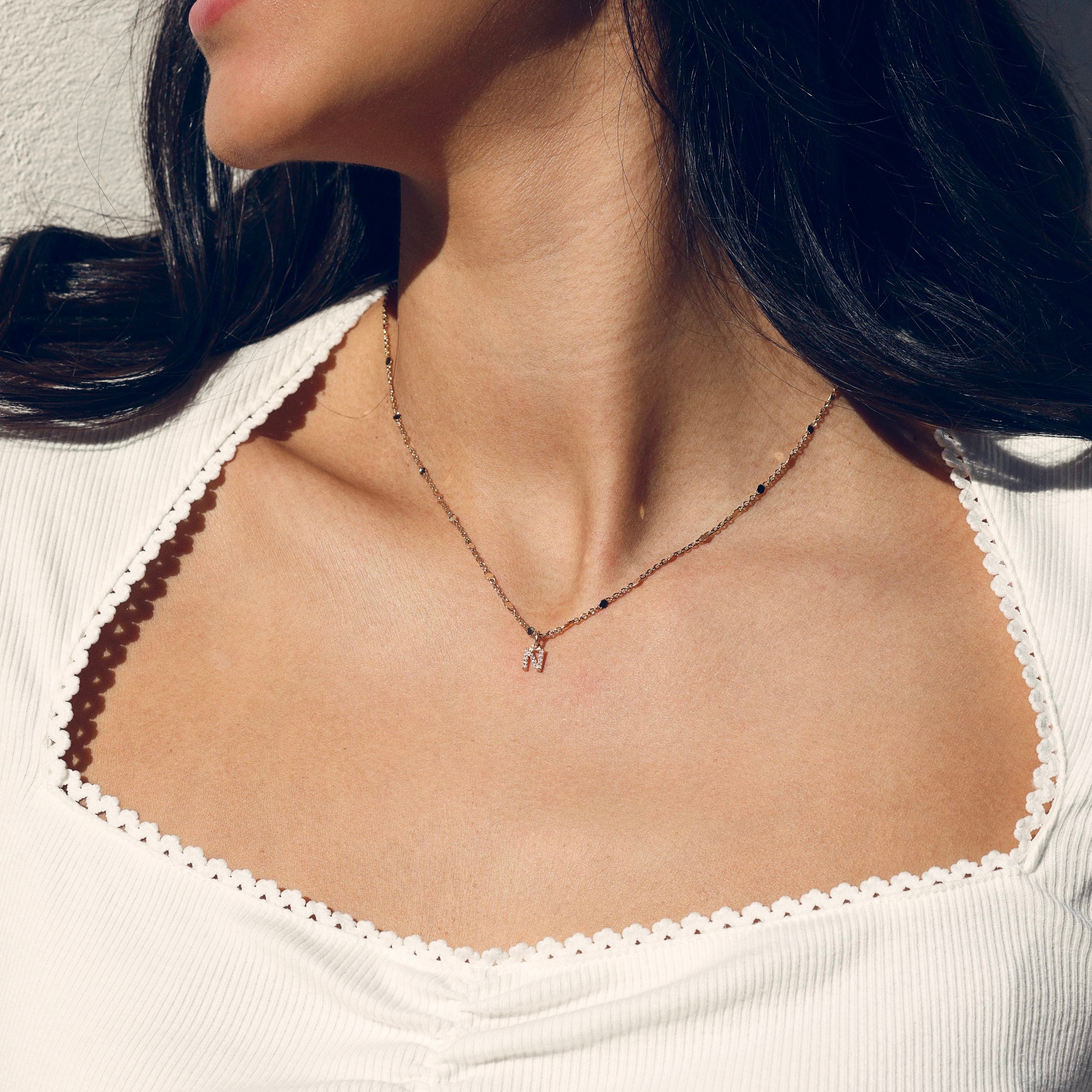 LAORA – Collier personnalisable doré initiales et charms - Bijou porté