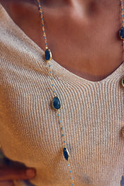 Collier sautoir doré Estelle apatite orné de pierres naturelles - Bijou porté