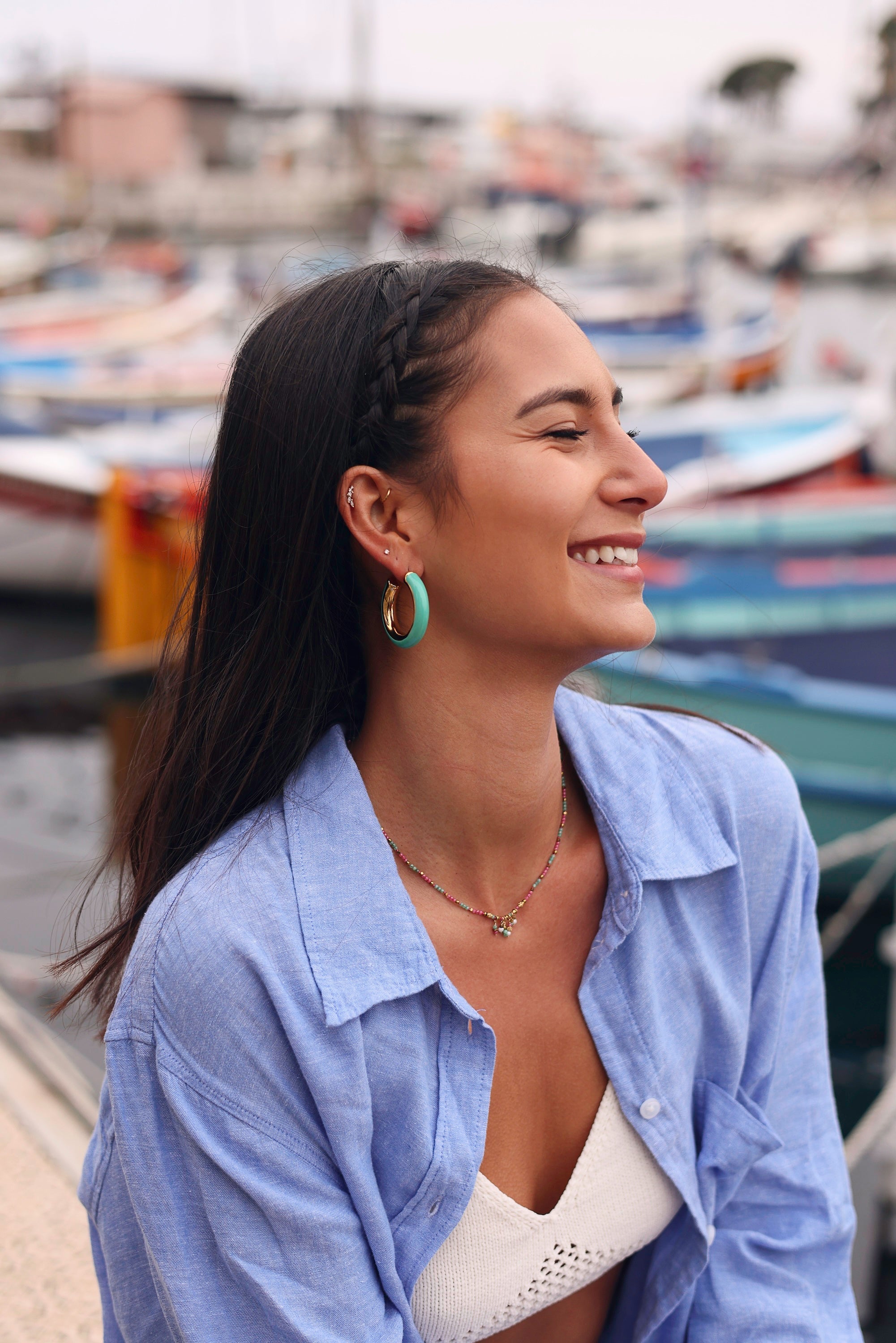 Créoles dorées Albina turquoise en émail et acier inoxydable - Bijou porté