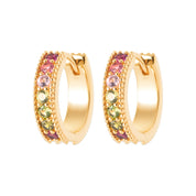 Créoles dorées Marla vert et rose ornées de zircons colorés pastels verts et roses - Bijou photographié sur fond blanc