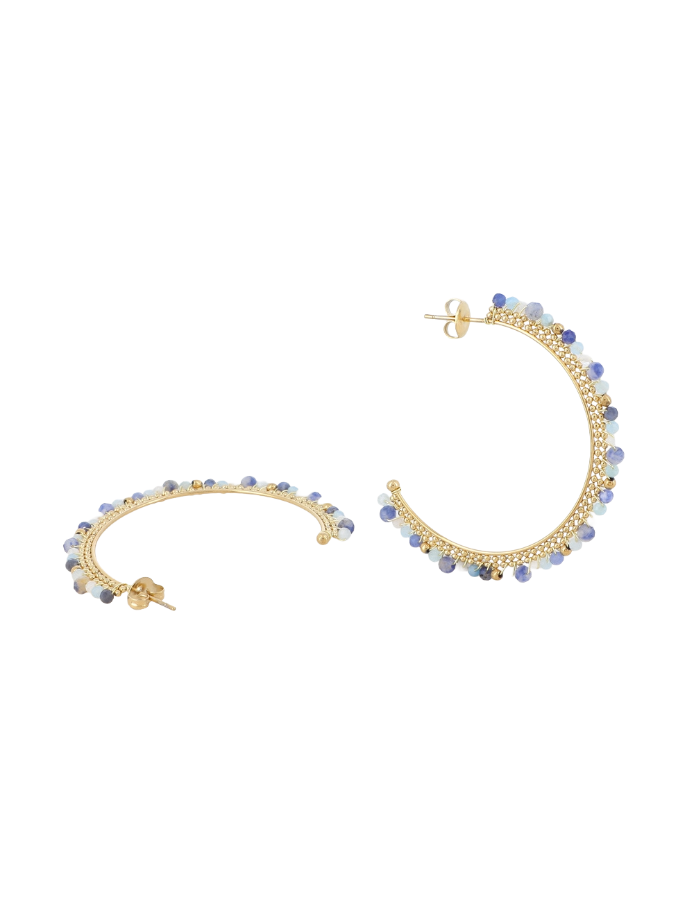 Boucles d'oreilles créoles dorées Nessy sodalite ornées de pierres naturelles - Bijou sur fond blanc