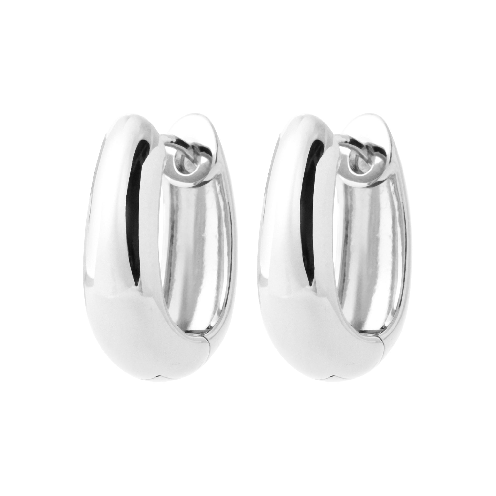 Boucles d'oreilles Lorine créoles en argent - Bijou photographié sur fond blanc