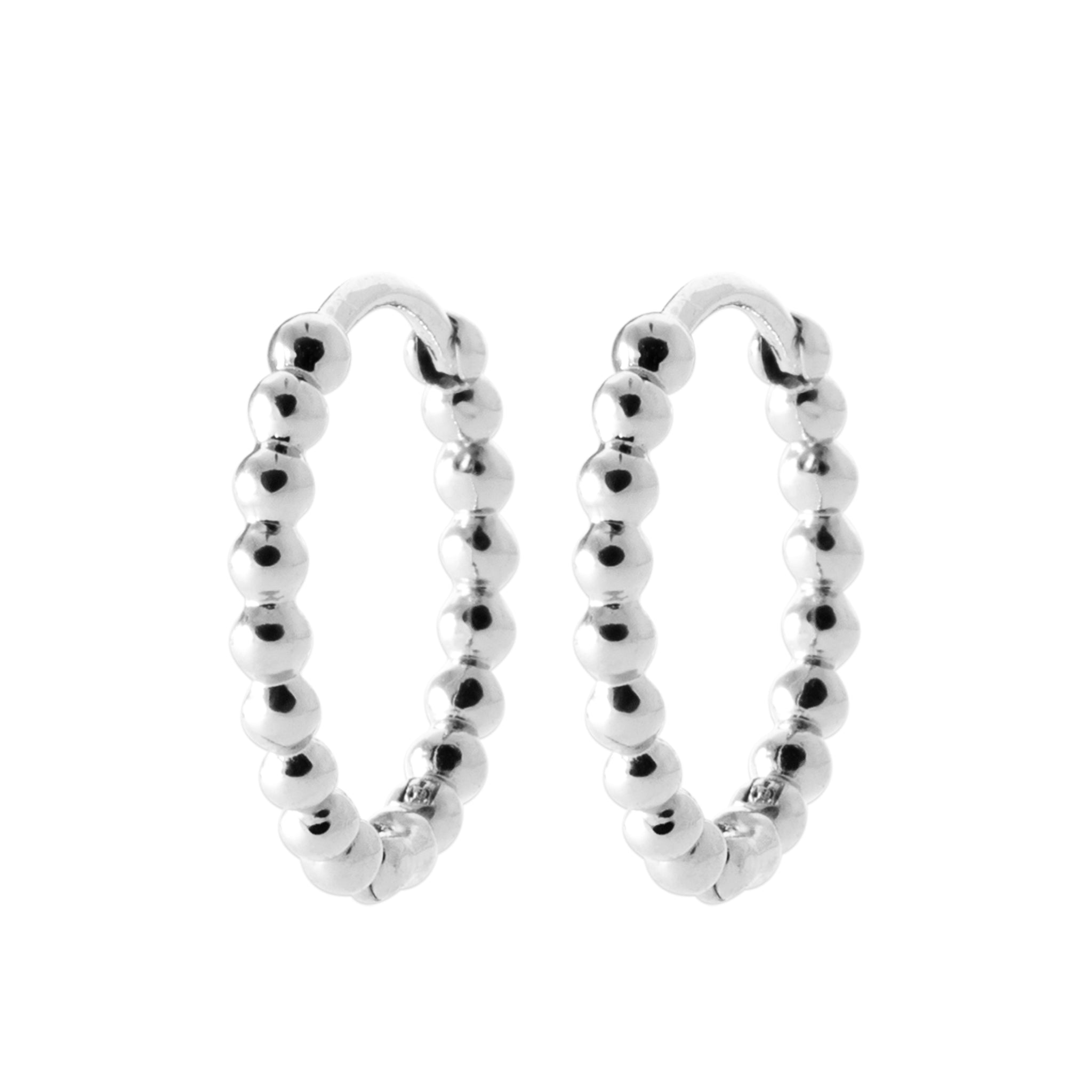 Créoles en argent perlées Yasmine S - Bijou photographié sur fond blanc