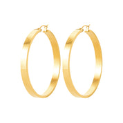 Créoles dorées Maddie lisses - Bijou photographié sur fond blanc