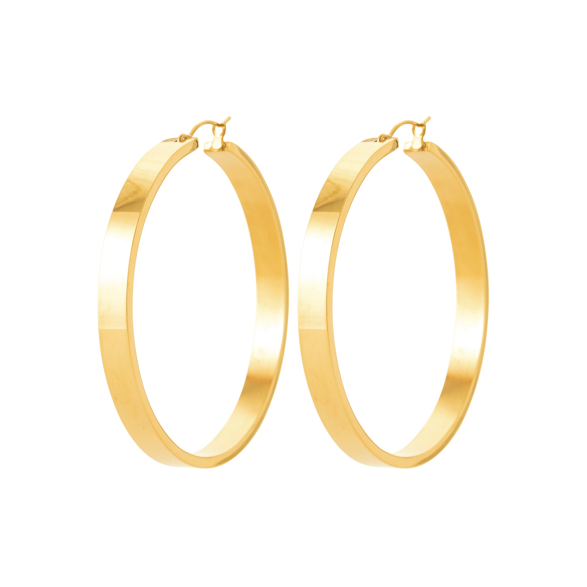 Créoles dorées Maddie lisses - Bijou photographié sur fond blanc